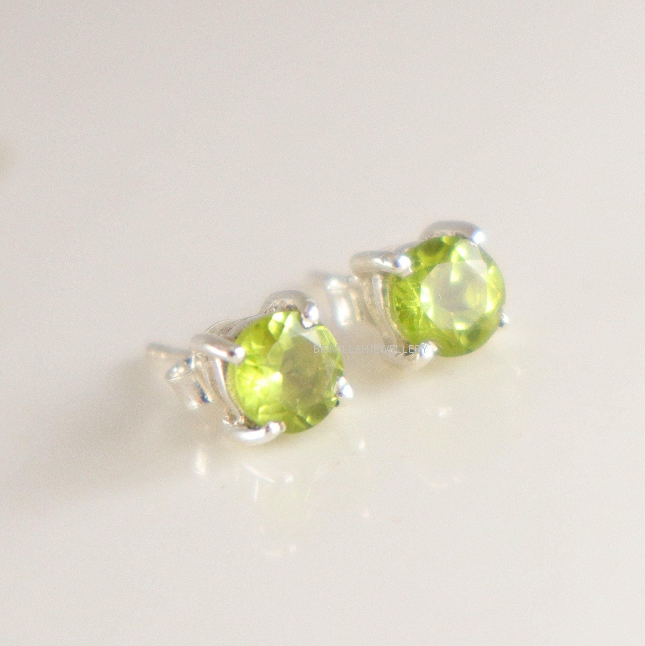 Peridot stud earrings silver Clearance