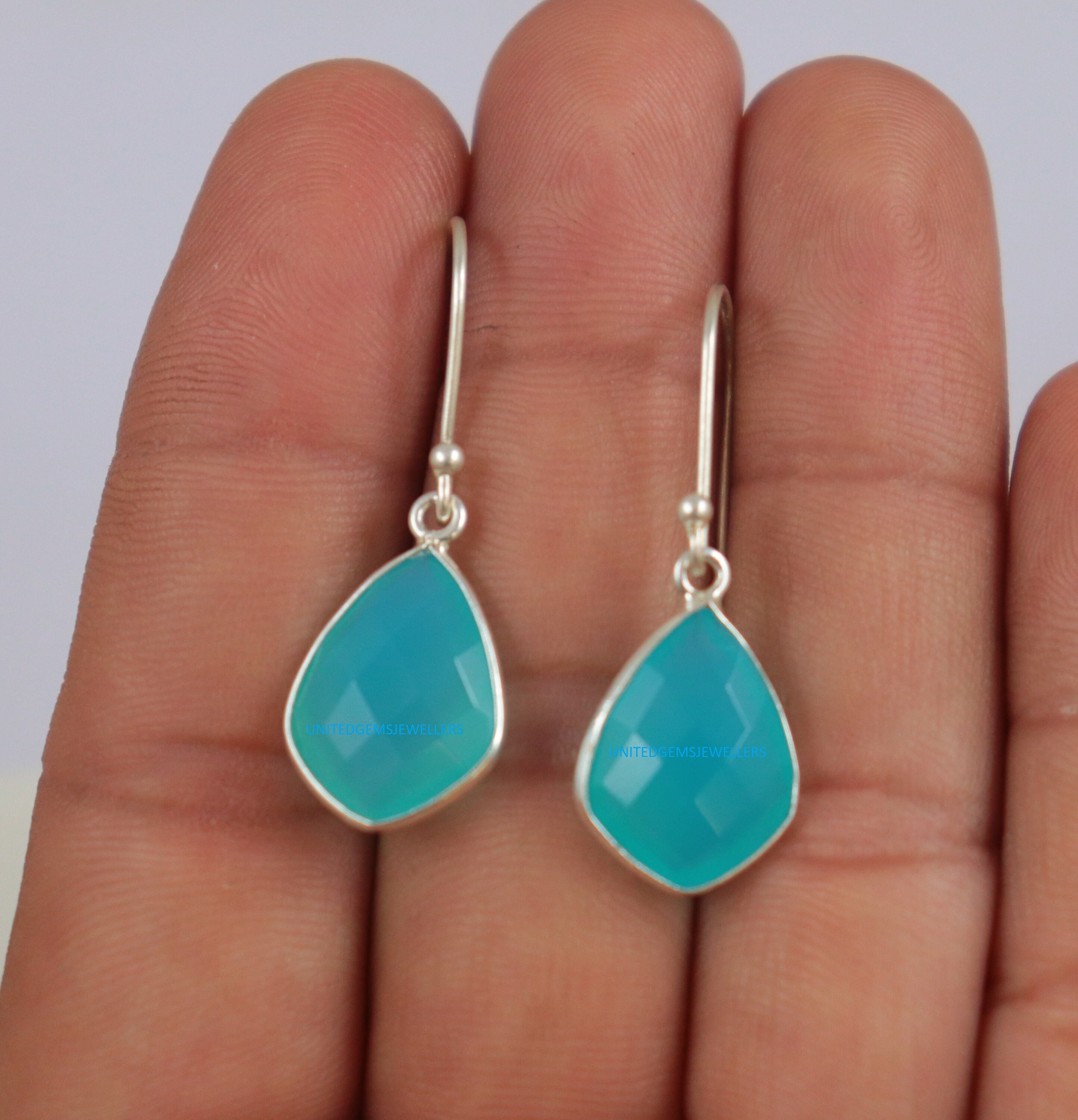 パライバトルカルセドニー スターリングシルバー イヤリング：ブリオ