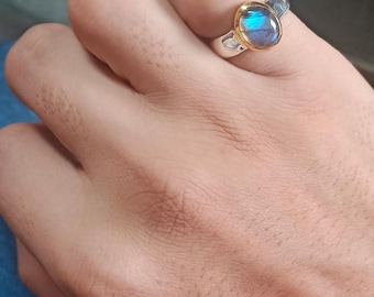 Labradoritring: Oval cabochon, tvåfärgat 925 sterlingsilver