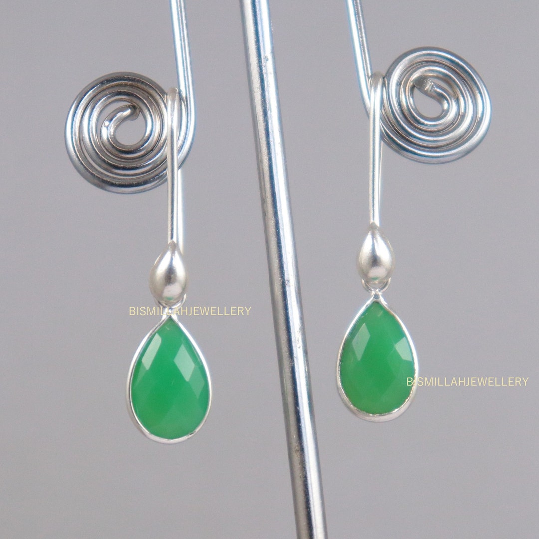 Orecchini in argento sterling realizzati con 5810, 5821 perle e 5040 Orecchini in argento sterling realizzati con 5810, 5821 perle e 5040