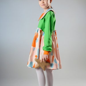 Green dress with peter pan collar and geometrical print image 1