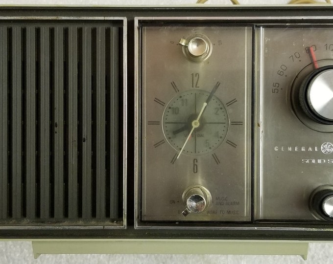 General Electric Solid State AM Radio Alarm Clock C2423b Etsy