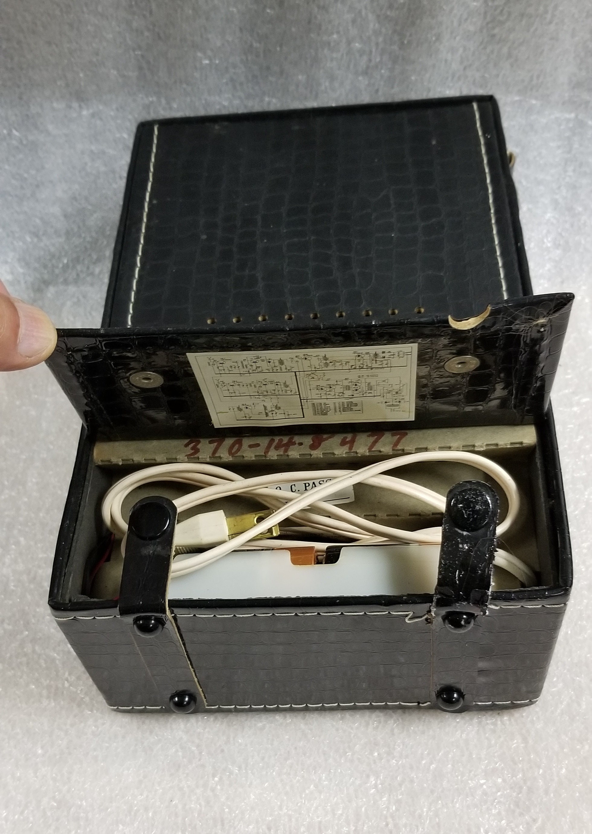 Vintage Windsor 4 Band Solid State AC DC Radio Portable Faux | Etsy