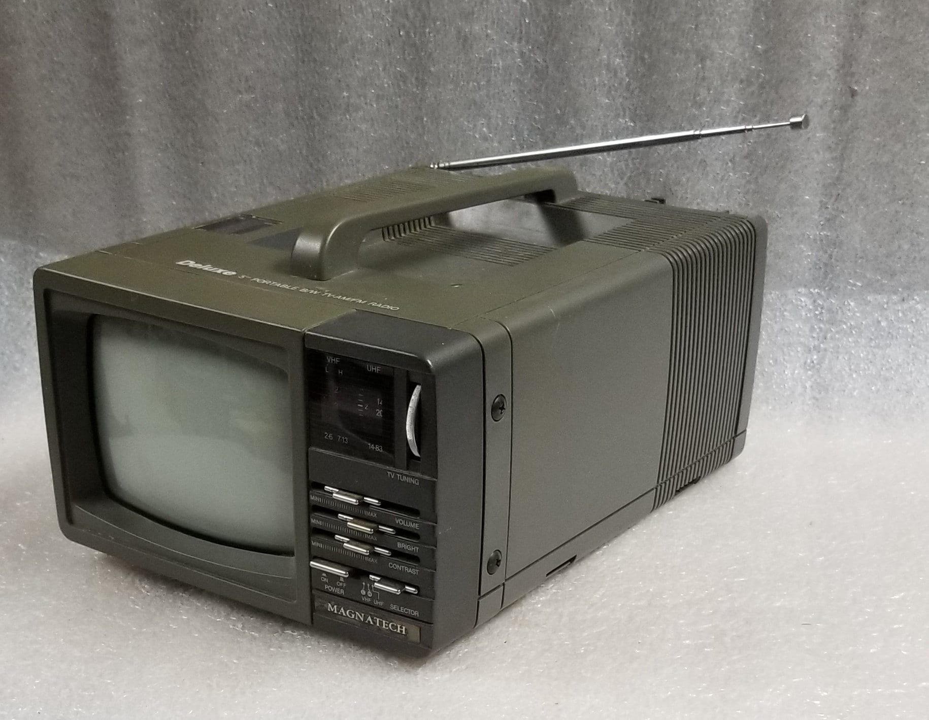 Radio televisor portátil Magnatech Deluxe, Televisiones antiguas