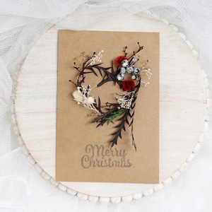 Real Flower heartshape Handmade Christmas Card / Preserved flowers and dried Flowers / holiday card / holiday gift / wreath Card