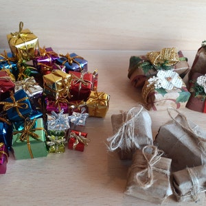 Dolls house miniature Victorian 'wealthy & poor' and Modern day Wrapped Christmas Presents - how the Victorians did Christmas