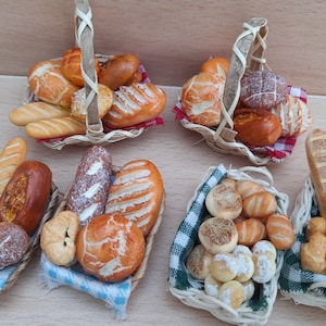 1:12 Dolls house miniature Bakers Assorted Breads in a Pretty Wicker Basket nestled gingham cotton cloth
