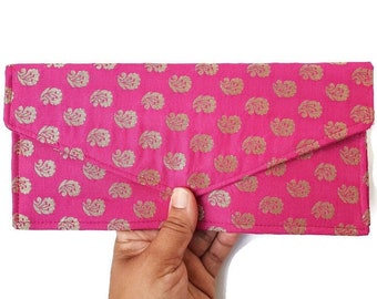 Sari clutch bag, roze tas, upcycled sari, ethisch handgemaakt, handgemaakt zakje, roze avondtasje, envelopkoppeling, ethische geschenken, ecogeschenken