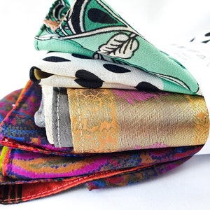 3er Set einzigartige Sari Geschenkverpackungen, wiederverwendbare Öko-Wraptücher im Furoshiki-Stil, ethisch handgefertigt in Indien Bild 4