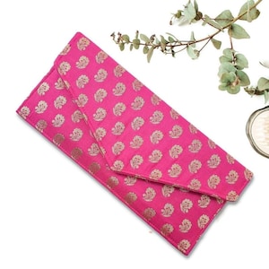 Sac de soirée sari en soie chic, pochette enveloppe rose vif du commerce équitable, fait main de manière éthique en Inde