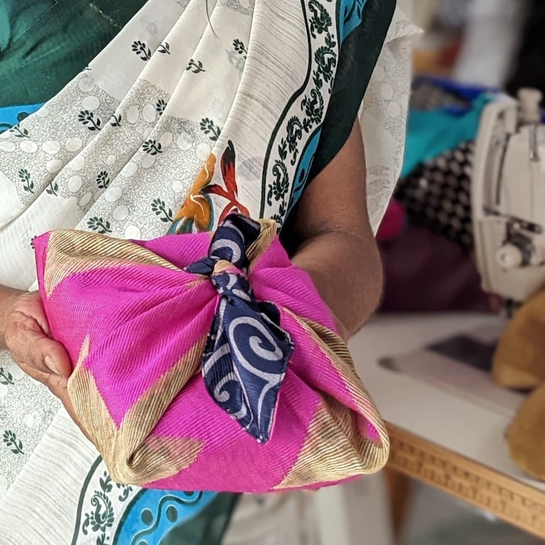 3er Set einzigartige Sari Geschenkverpackungen, wiederverwendbare Öko-Wraptücher im Furoshiki-Stil, ethisch handgefertigt in Indien Bild 8