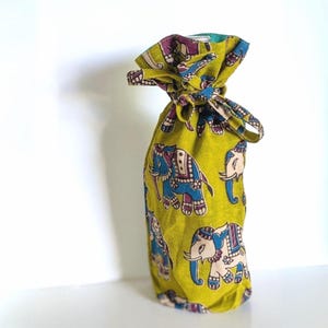 Sac pour bouteille écologique, Sac cadeau de couleur vive, Sac pour bouteille de vin réutilisable, Sac pour bouteille d'eau avec cordon de serrage, Imprimé Kalamkari indien, Commerce équitable