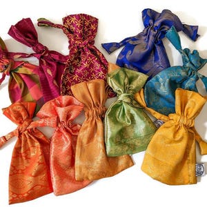Umweltfreundliche Sari-Geschenkbeutel, bunte Fair-Trade-Kordelzugbeutel, wiederverwendbare Stoff-Potli-Schmuckbeutel, ethisch handgefertigt in Indien
