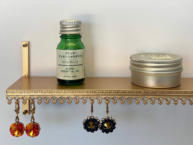 Wall mounted shelf and earring organizer (gold)