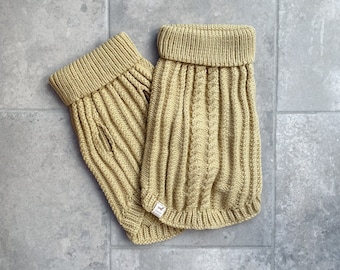 Chunky cable knit sleeveless dog jumper | Oatmeal