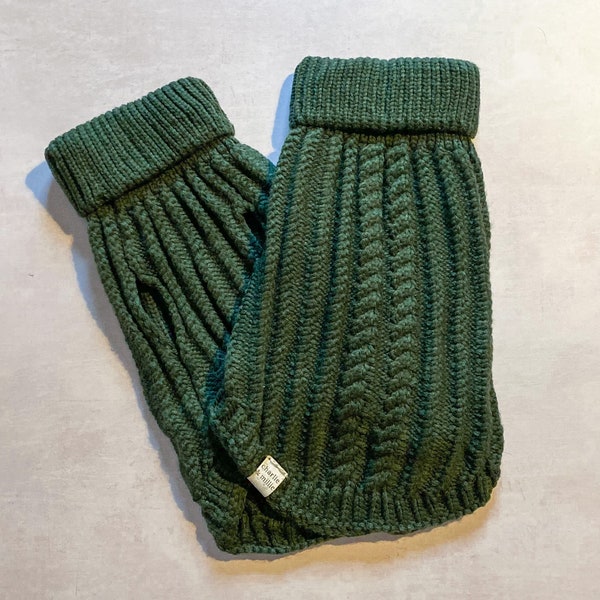 Chunky cable knit sleeveless dog jumper | Forest Green