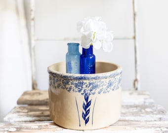 Olla de cerámica Robinson Ransbottom vintage pesada con diseño de trigo y loza azul / RRP Co. Roseville, Ohio, EE. UU.