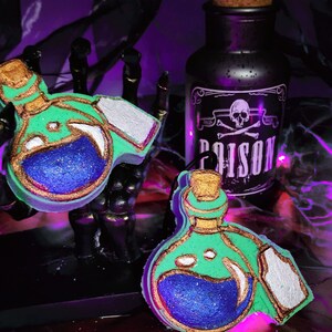 Bomba da bagno con pozione fosforescente / Stagione spettrale / Bomba da bagno di Halloween / Bomba da bagno di cristallo / Cura di sé / Coccolati / Prodotto per spa