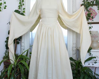 Pre-Raphaelite Leinenkleid | Mittelalterlich angehauchtes Abendkleid mit verstellbarer Schnürung & Taschen