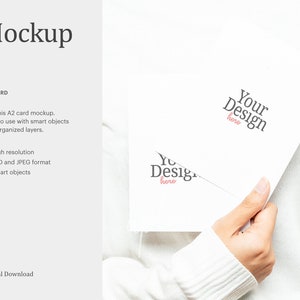 A2 uitnodigingskaart Mock Up, Model Holding A2 Card Mock Up, Ticket uitnodigingskaart, wenskaart Mockup, compatibel met Affinity Designer