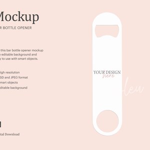 Könnte beinhalten: Weißer Bar-Flaschenöffner-Mockup mit Platz für Ihr Design. Der Mockup befindet sich auf einem hellrosa Hintergrund. Der Text "YOUR DESIGN here" befindet sich auf dem Flaschenöffner.