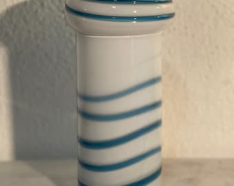 Vintage Murano glass vase decorated in a white and blue spiral. Dimensions: H.26 cm D. 13 cm