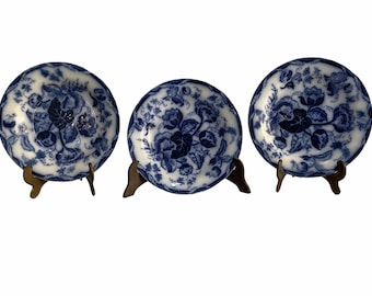 Set of three Victorian plates, Wedgwood porcelain, Water Nymph, 1800