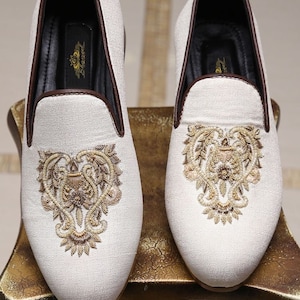 Men Embroidered Shoe