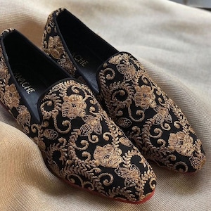 Men Embroidered Shoe