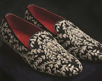 Handmade Black Leather Loafers: Embroidered Jutti Mojari Shoes