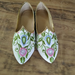 Men Embroidered Shoe