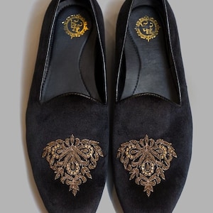Men Embroidered Shoe