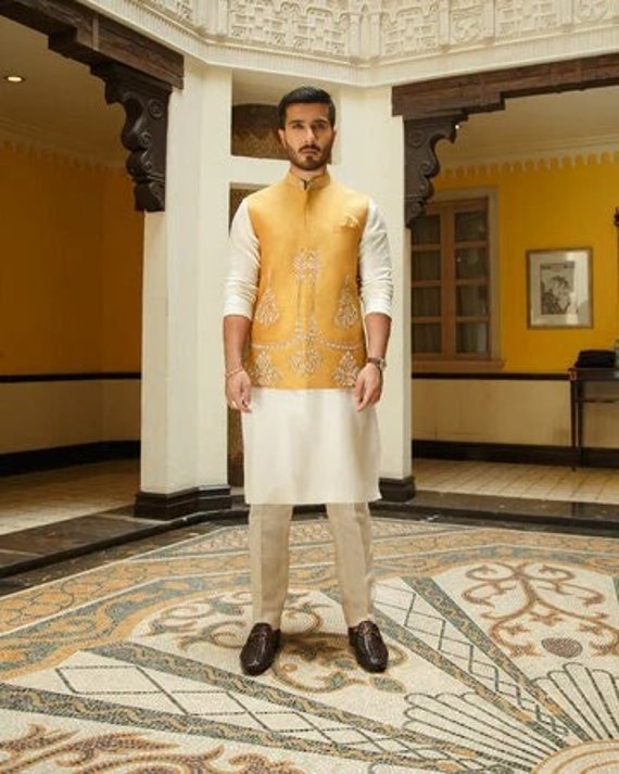 Pin by Farid Ibn-AlBahr on Middle East & Asian Style | Mens kurta designs,  India fashion men, Indian groom wear