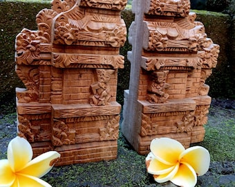 バリ島の木彫りの村の像、木彫り、彫刻、インドネシア・バリ島の芸術