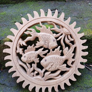 Einzigartige handgeschnitzte Aquarium Holz Wandkunst - Atemberaubendes Wanddekorstück, rustikale aquatische Schönheit: Handgefertigte Holzschnitzerei für Ihre Wand