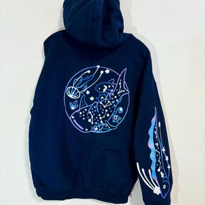 Moletom com capuz Stellar Seas Whale Shark Navy que brilha no escuro