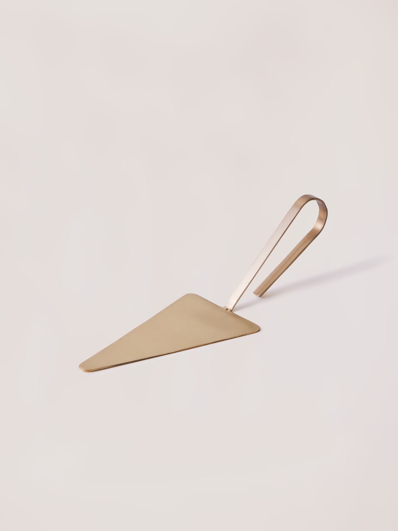 Loop Brass Cake Server - Thumbnail 2