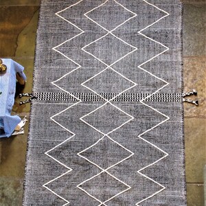 Moroccan Handmade Berber Rug Tribal from Atlas Mountains // 8.2 x 5ft // Fairtrade image 7