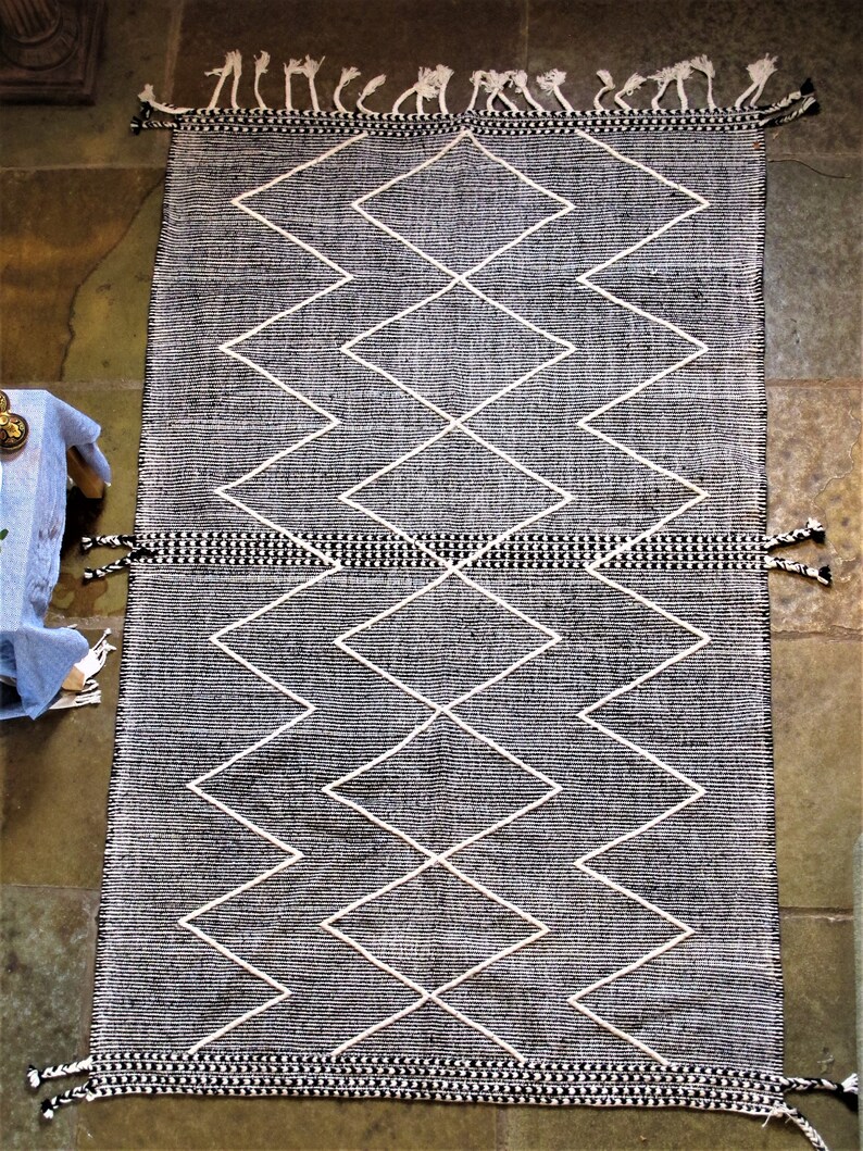 Moroccan Handmade Berber Rug Tribal from Atlas Mountains // 8.2 x 5ft // Fairtrade image 7