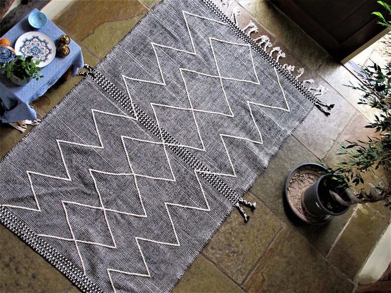 Moroccan Handmade Berber Rug Tribal from Atlas Mountains // 8.2 x 5ft // Fairtrade image 6