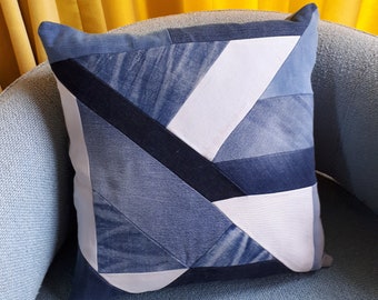 Housse de coussin en denim recyclé à motif art-déco