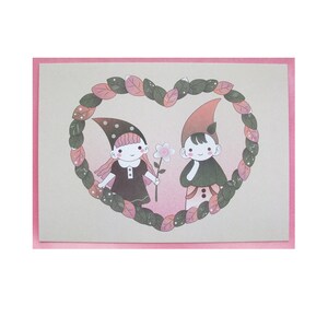 Niedliche Kunstdruckkarte "Wichtelherz", liebevolle Grüsse versenden, Kleine Wichtel, Zwerge, rosa+grün, VEGANE Druckfarbe, Papier recycelt