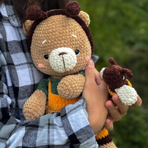 Fantasia de Ursinho de Crochê com Abelha: Presente de Amigurumi de Pelúcia