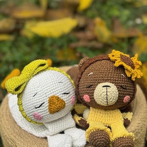 Edredón de punto, manta de juguete, oso de punto, edredón de oso, primer juguete del bebé, oso disfrazado de abeja, sonajero de crochet, oso amigurumi, oso sonajero