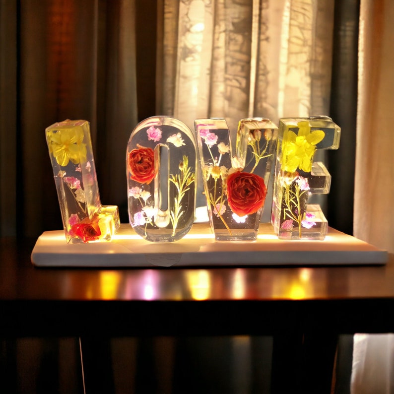 Nachtlichter mit Buchstaben aus Kunstharz, Geburtstagsgeschenk, personalisierte Blumenlampe, individuelle Namenslampe, Geschenk für Sie, Wohndekoration, getrocknetes Blumenlicht aus Kunstharz Bild 5
