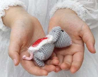 Crochet Mouse Christmas Ornament with Red Blanket | Cozy Sleepy Mouse Tree Decoration | Handmade Amigurumi Holiday Gift