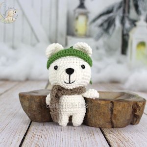 Pluche ijsbeer, gehaakte beer, tasbedel beren, knuffelbeer, gehaakte pluche, knuffel kleine beer