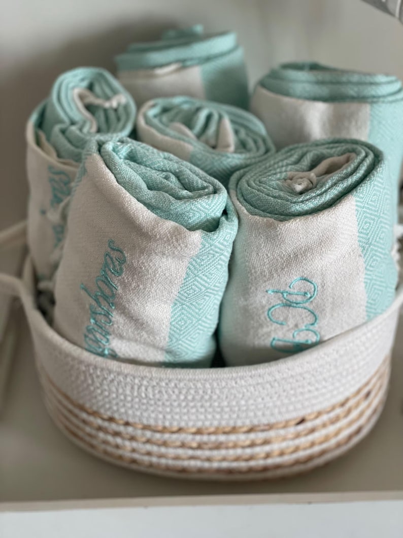 Turkisk strandhandduk, personlig handduk, brudtärnepresent, broderad bröllopspresent, möhippa, present till henne, lättviktig peshtemal bild 17