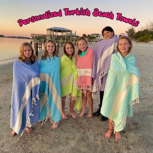 Turkisk strandhandduk, personlig handduk, brudtärnepresent, broderad bröllopspresent, möhippa, present till henne, lättviktig peshtemal bild 4