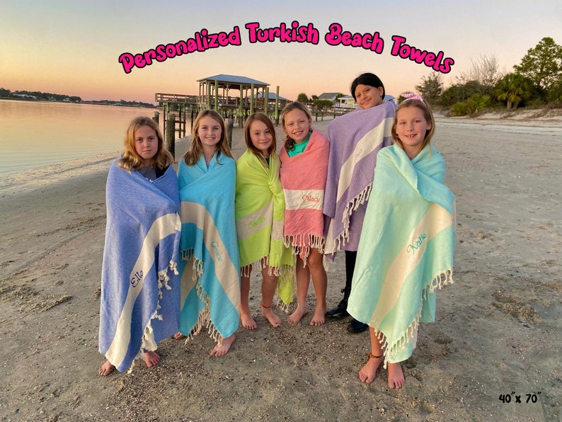 Turkisk strandhandduk, personlig handduk, brudtärnepresent, broderad bröllopspresent, möhippa, present till henne, lättviktig peshtemal bild 4